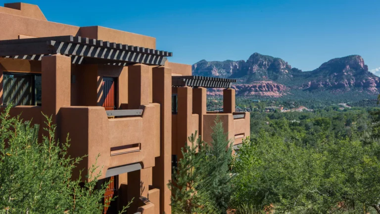 Hyatt Vacation Club at Pinon Pointe in Sedona with red rocks behind