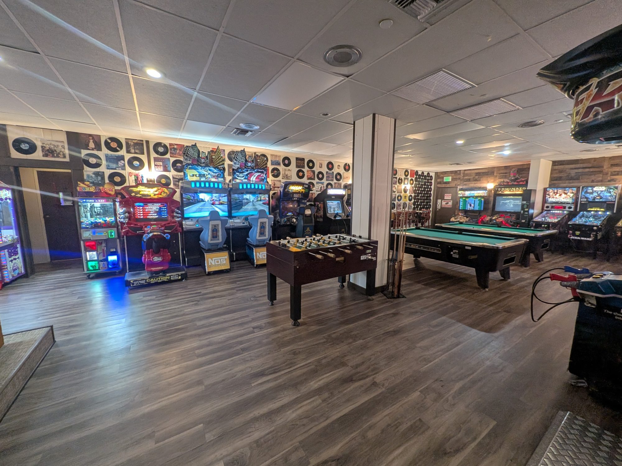 Arcade and game room at Expedition Lodge with pool tables, foosball, and racing games