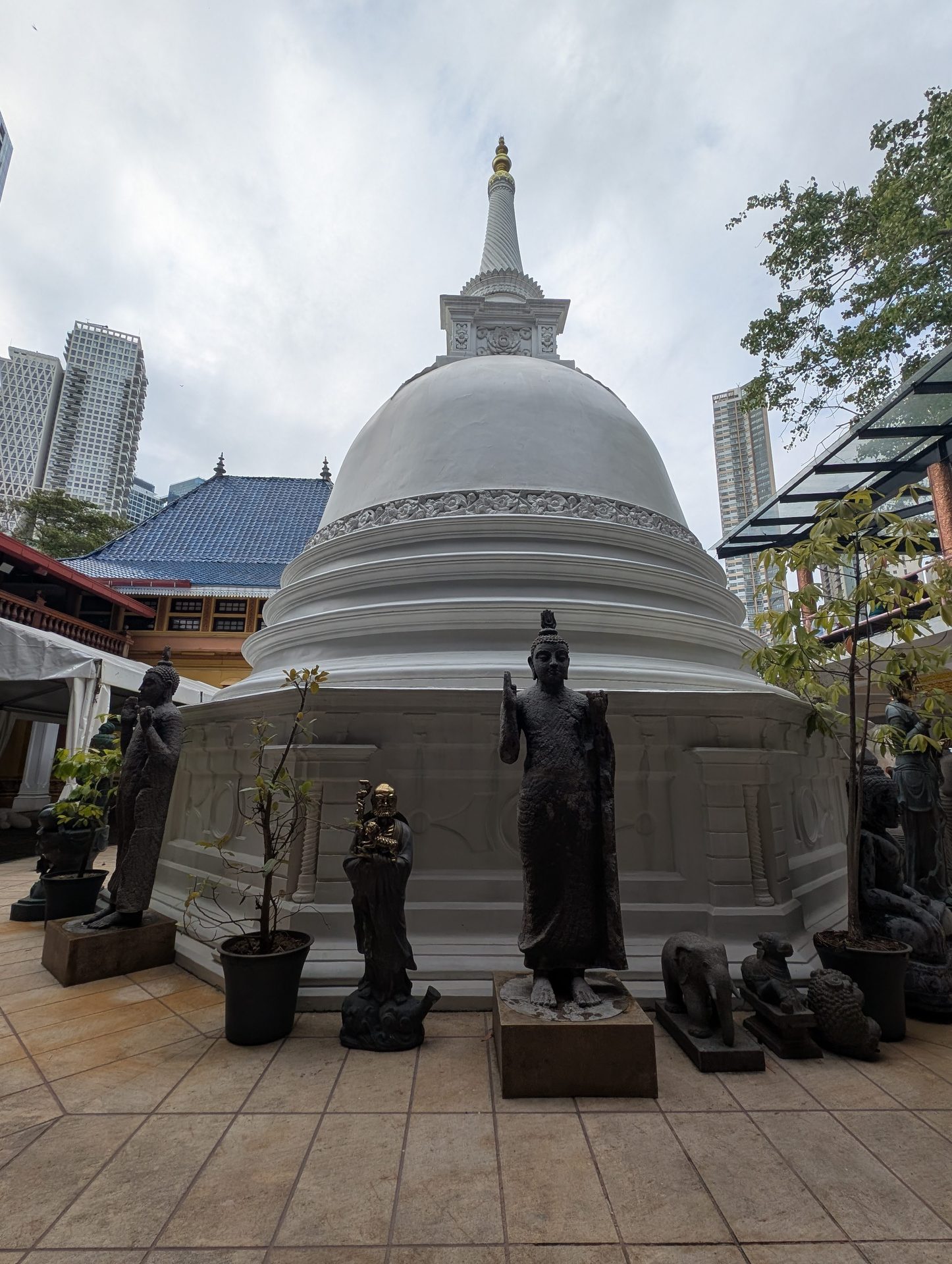 White stupa with statues at Gangaramaya Temple