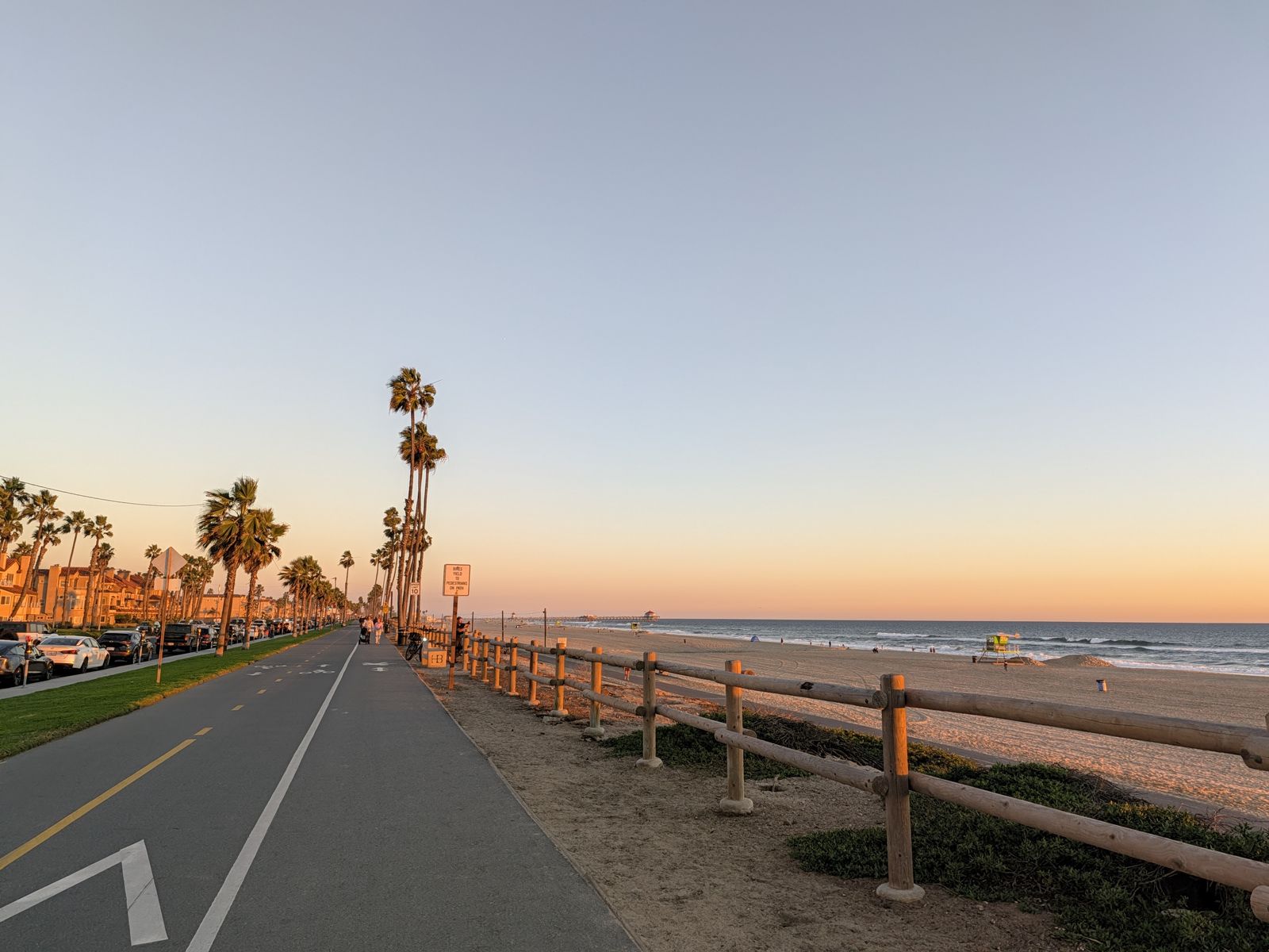 Beachfront bike path north of Huntington Beach Pier