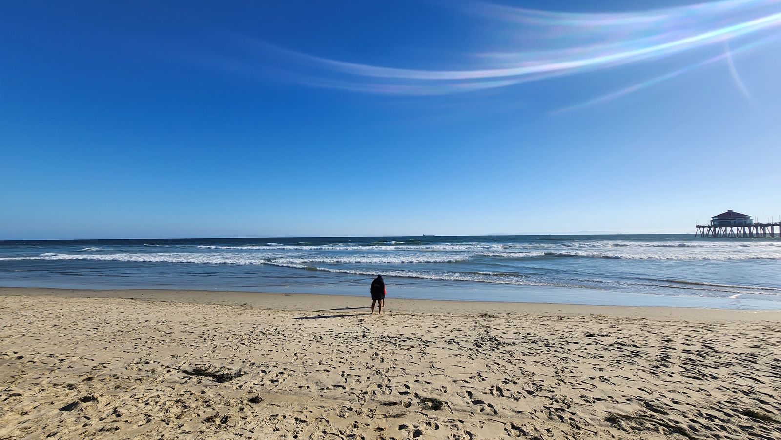 Wide sandy beach south of Huntington Beach Pier