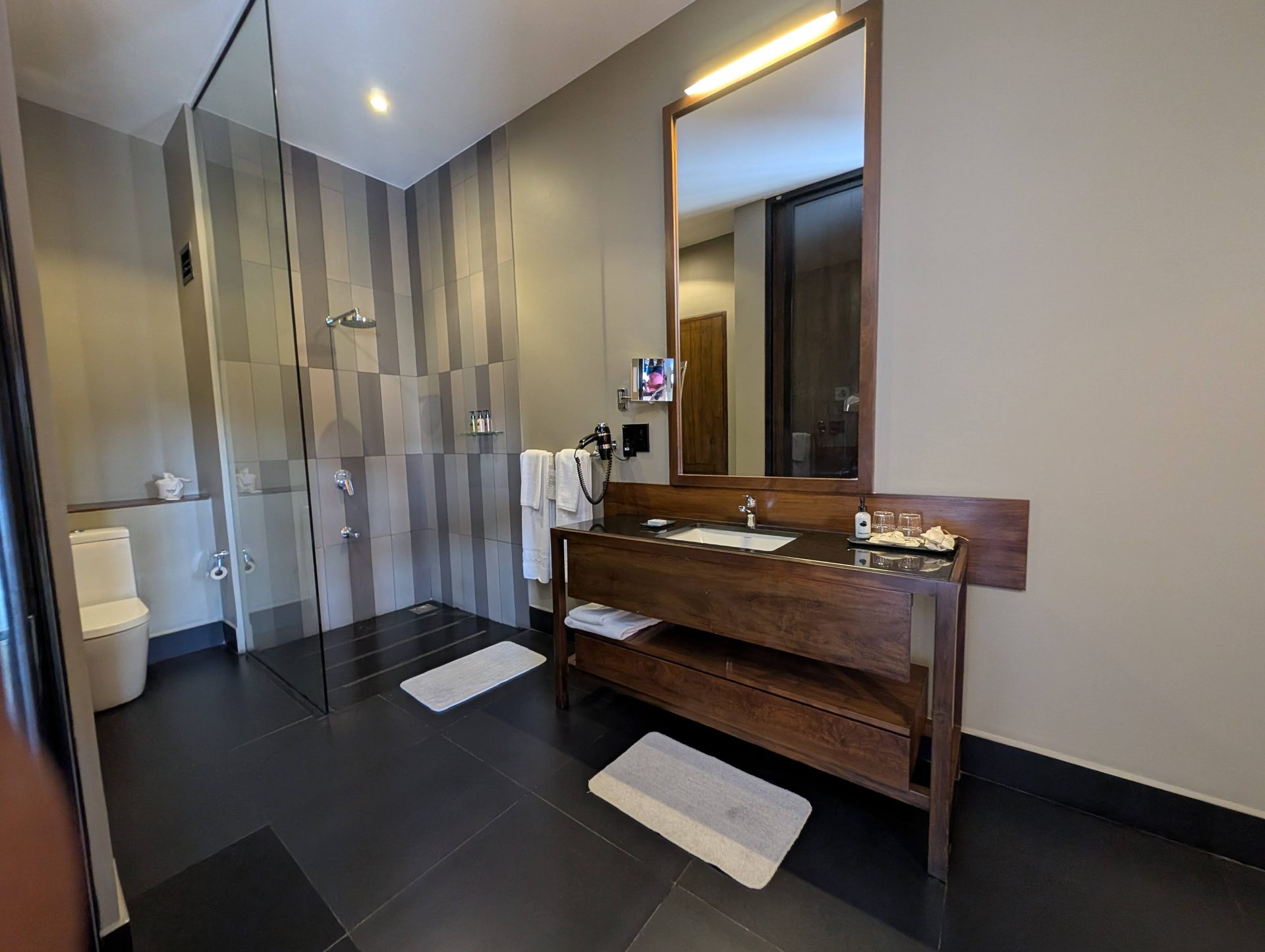 Bathroom with walk-in shower at Jetwing Lake