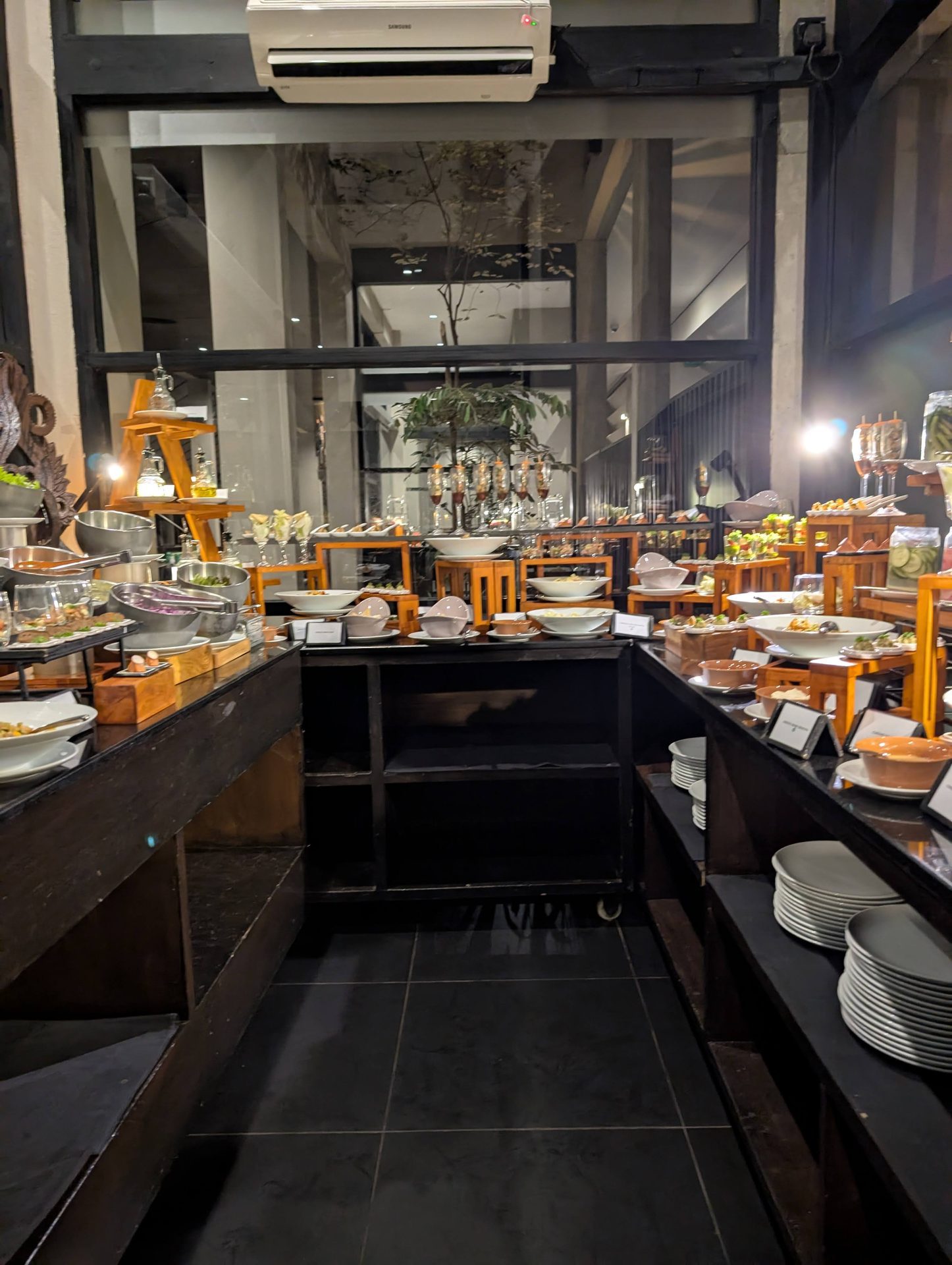 Dinner buffet at Jetwing Lake