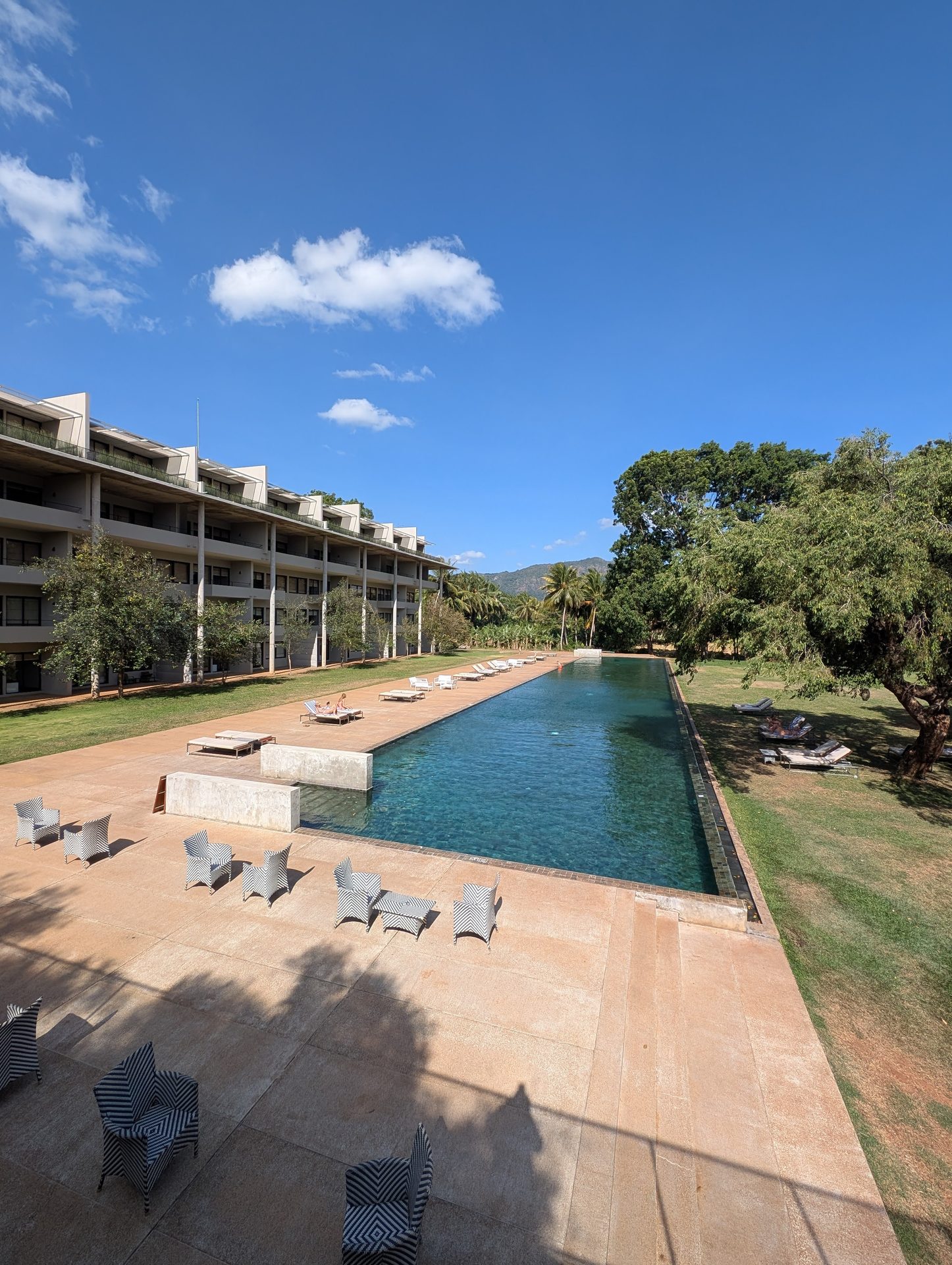 Long infinity pool at Jetwing Lake in Dambulla