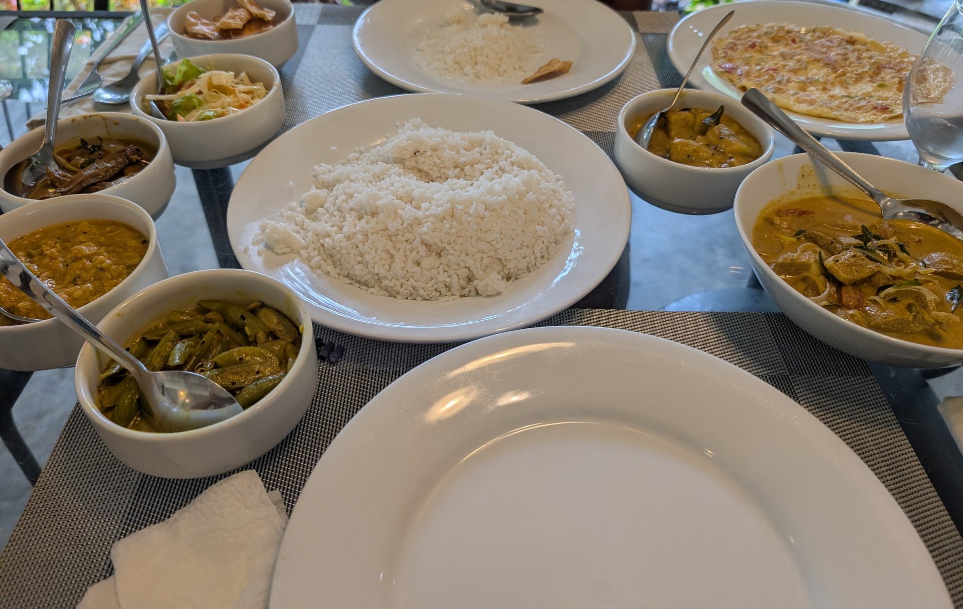 Rice and curry lunch at a riverside restaurant in Kitulgala