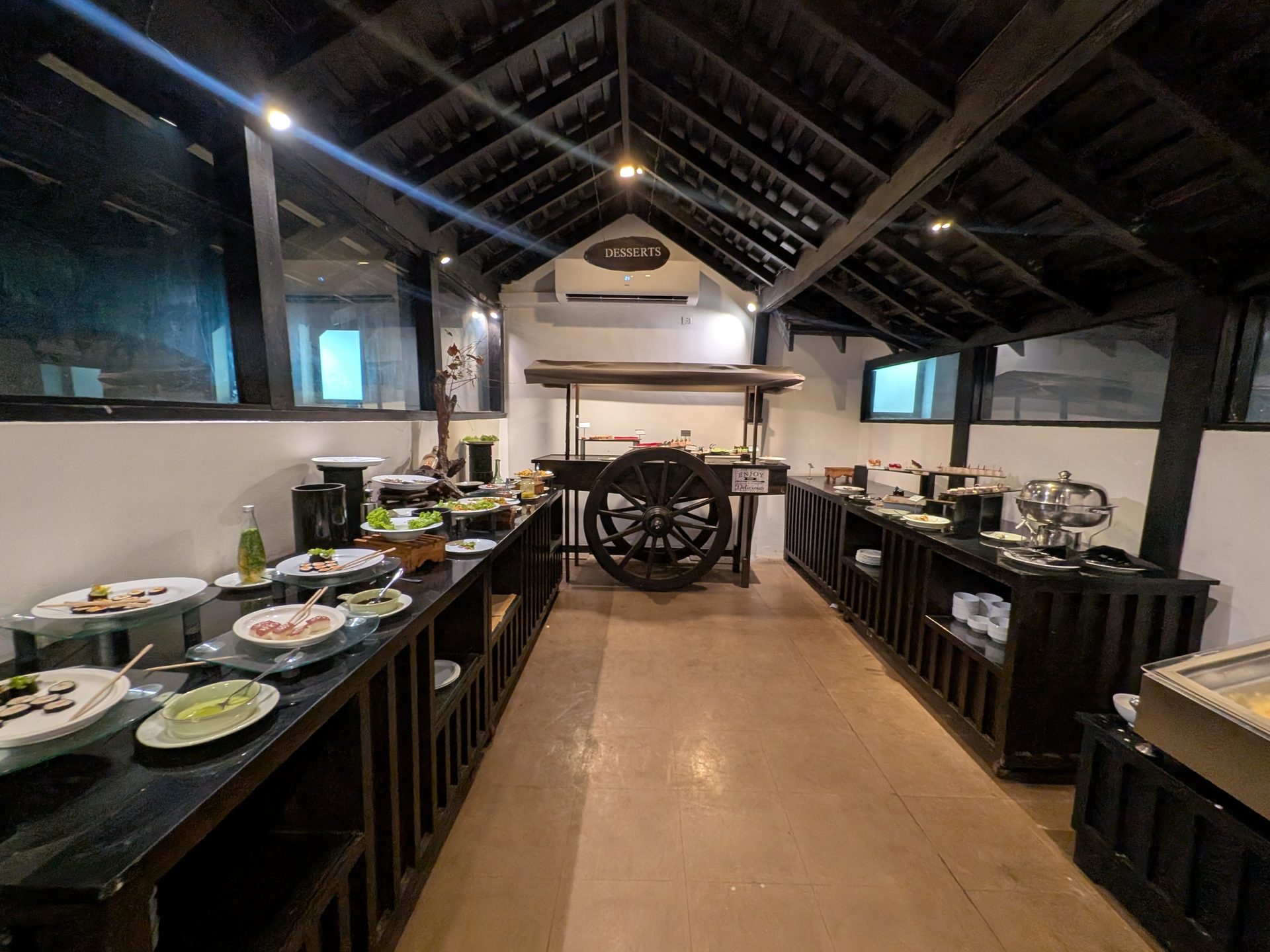 Buffet restaurant at Sigiriya Jungles