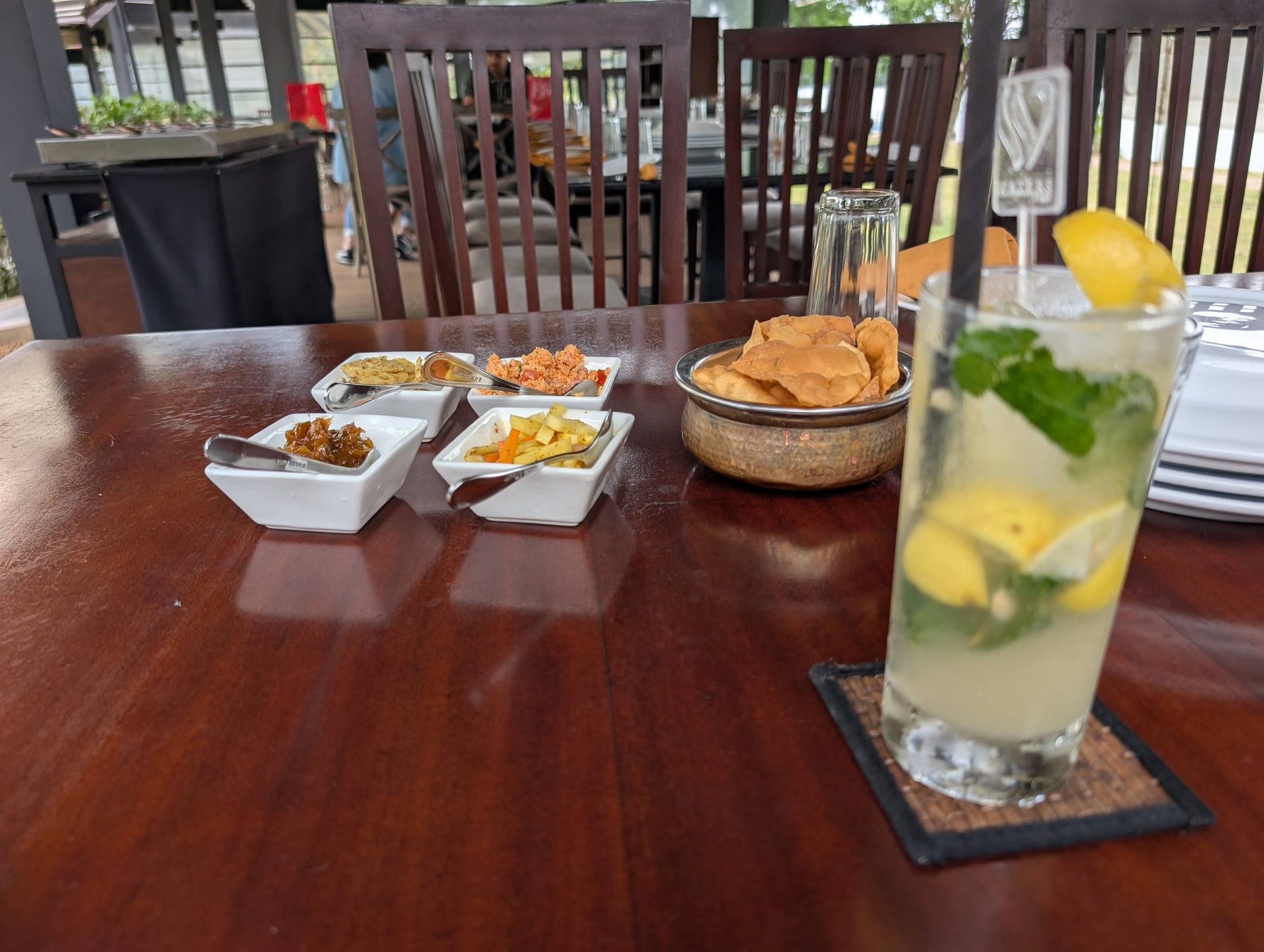Sri Lankan snacks and a mint lime juice at Thuna Paha