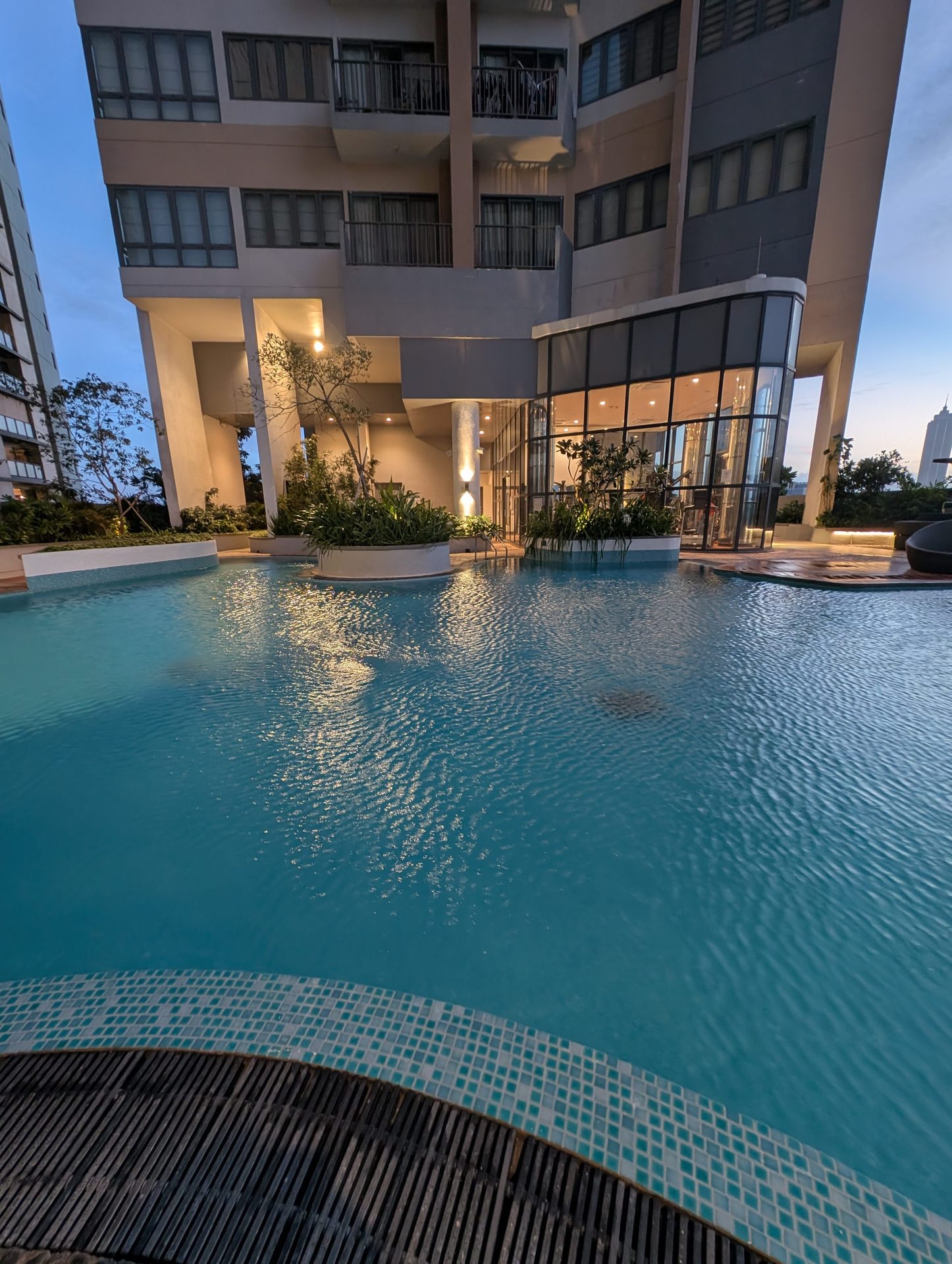 Swimming pool at Tri-Zen in Colombo at dusk
