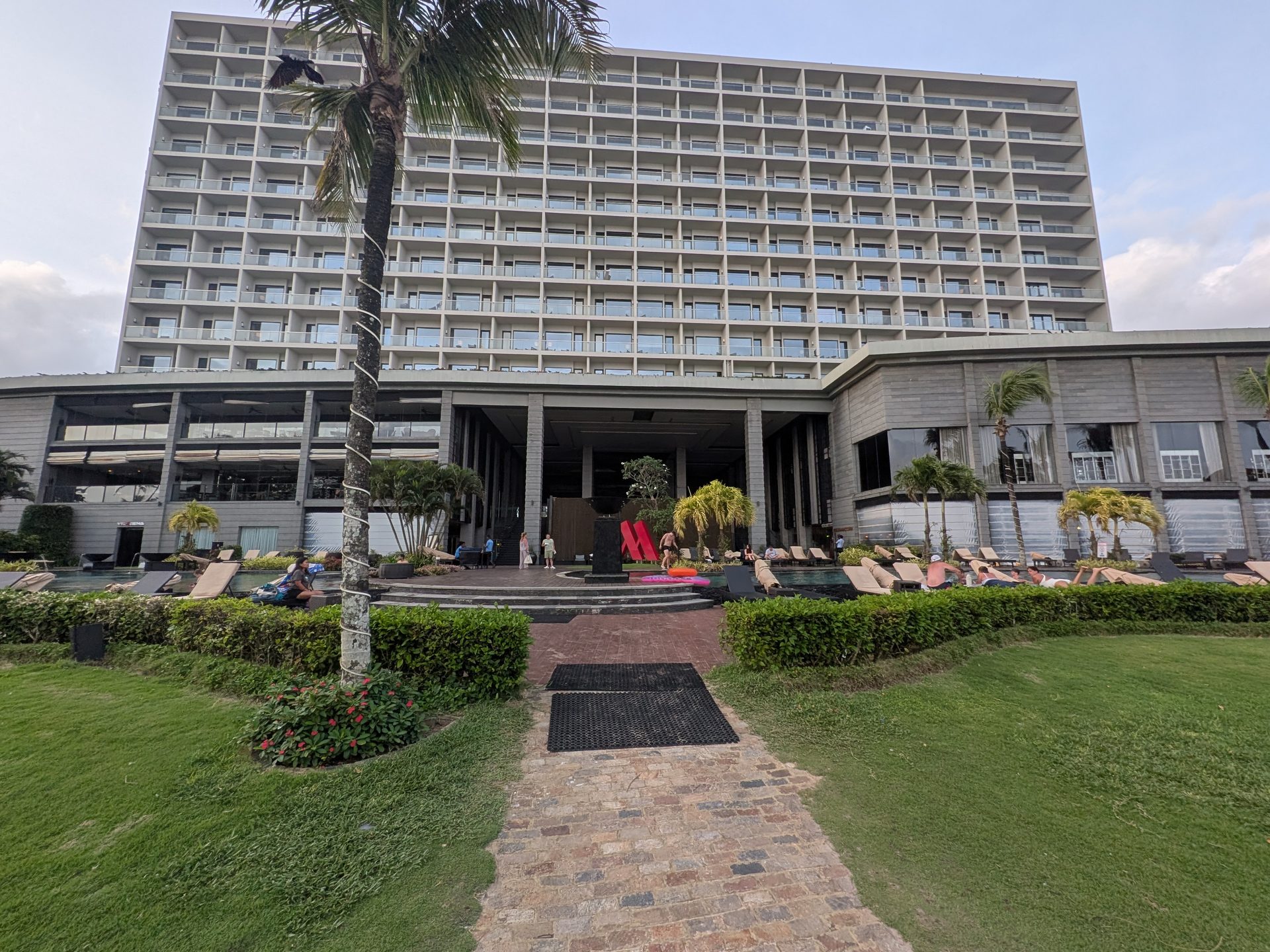 Weligama Bay Marriott building and garden